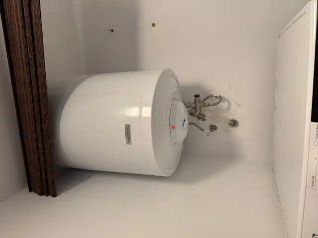 Villanybojler elektromos bekötés és villanyszerelési ellenőrzés